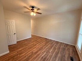 Building Photo - 4924 Chalgrove Ave