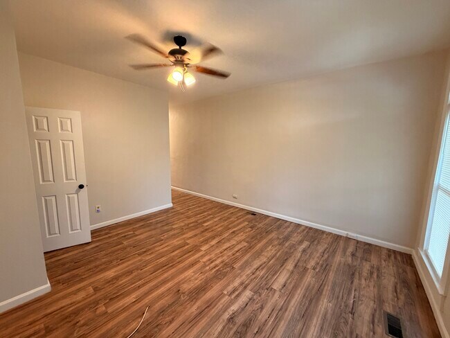 Building Photo - 4924 Chalgrove Ave