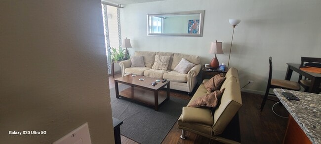 Building Photo - 2415 Ala Wai Blvd