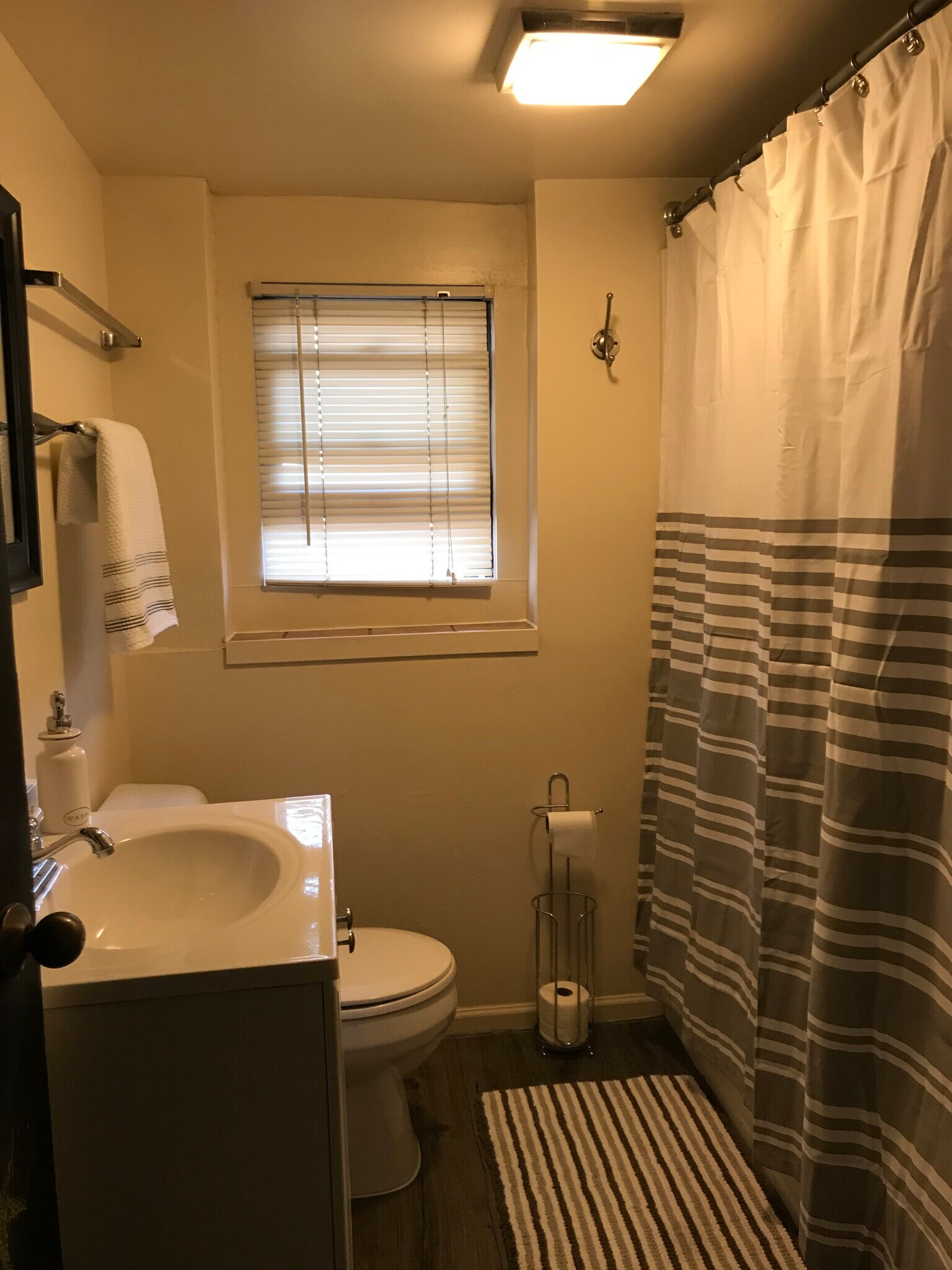 Building Photo - 910 S State St