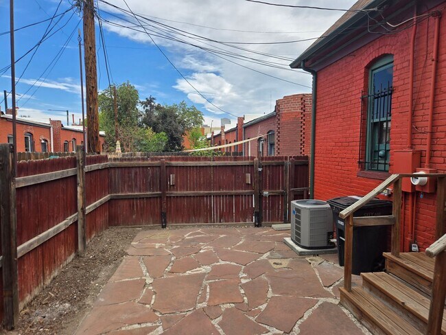 Building Photo - Charming Victorian Retreat in Baker.