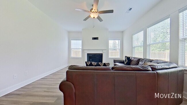 Building Photo - 10101 Belville Oaks Ln