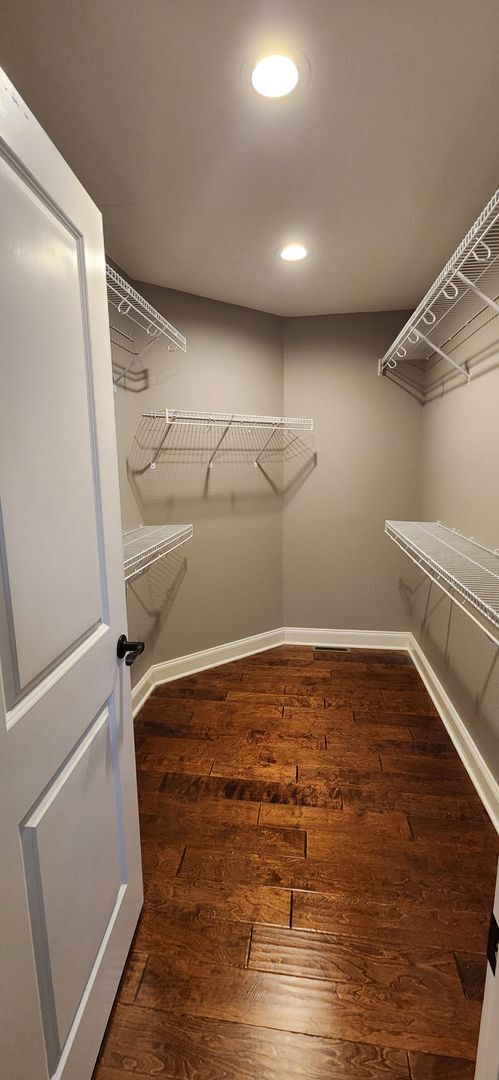 Building Photo - Location, Location, Location. 3 bedroom / 2 bath *Unfurnished* Available for 12 month lease