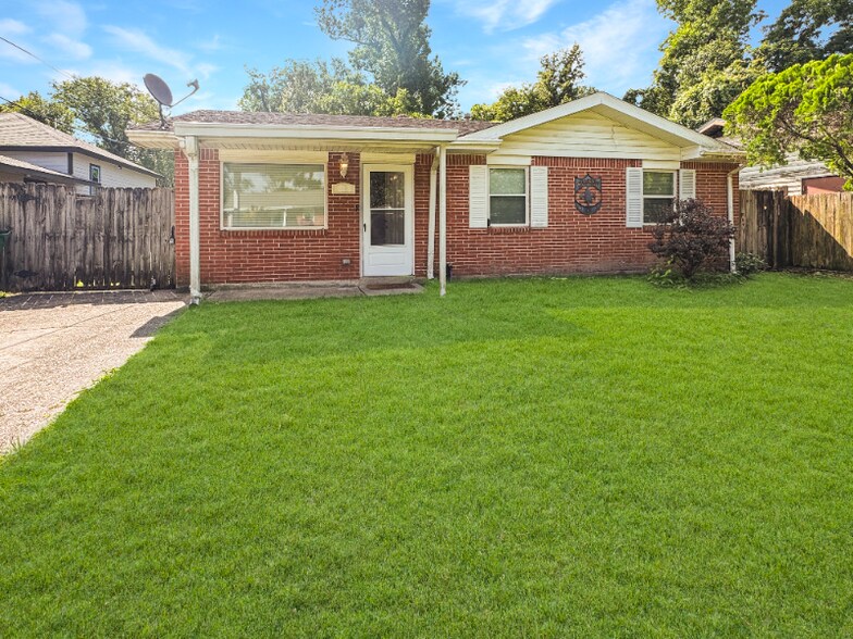 Primary Photo - 769 Lander St