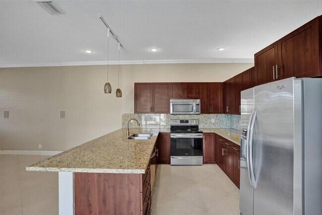 Building Photo - 5977 NW 73rd Ct