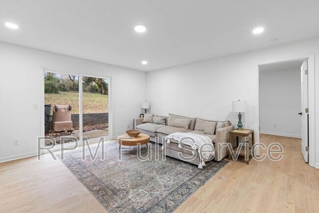 Building Photo - 1025 42nd Ave N