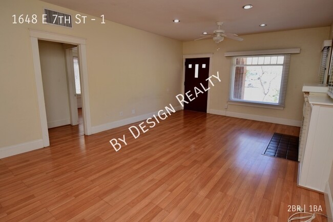 Building Photo - Vintage 2 Bed 1 Bath Bungalow - WALKING DI...