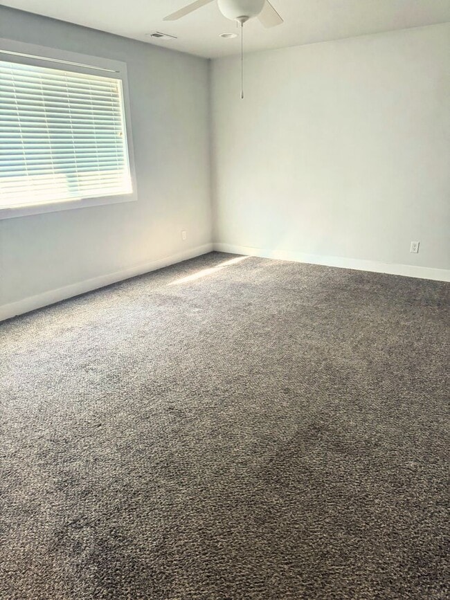 Building Photo - Beautiful, single-family home in Altoona! Call Today!