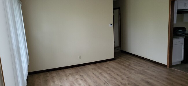 Building Photo - 3 Bedrooms! 2 Car Garage! Kickapoo School ...