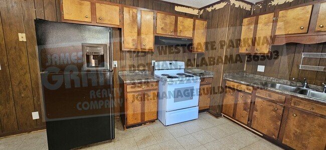 Building Photo - 2404 Scott Rd