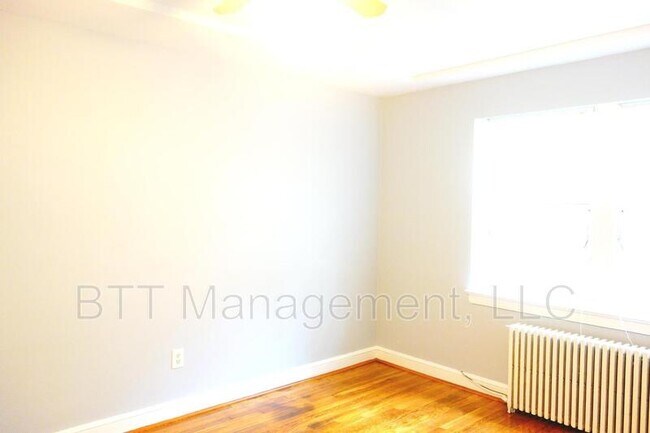 Building Photo - 8409 Greenwood Ave