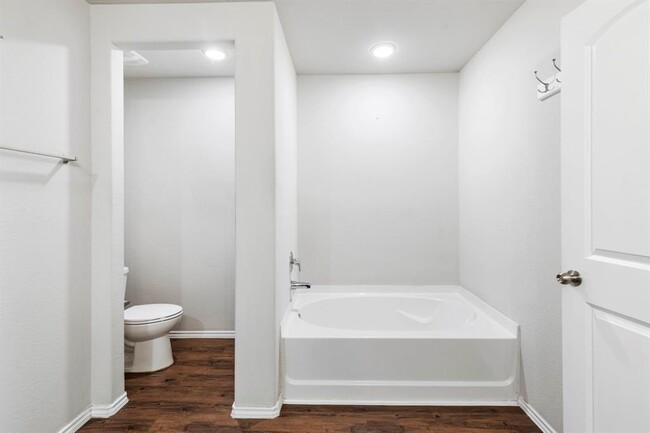 Building Photo - 14102 Locke Pt Ct