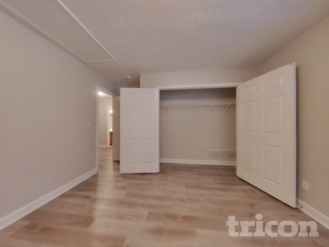 Building Photo - 645 Belgium Dr