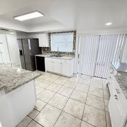 Building Photo - 11570 SW 83rd Ter