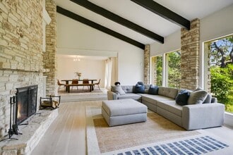 Building Photo - 2412 Deer Pass