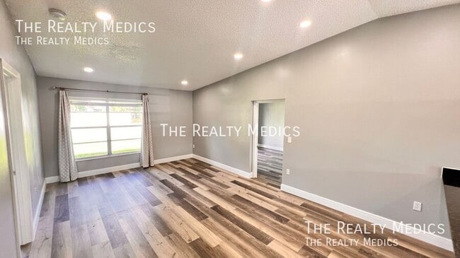 Building Photo - 1184 Calanda Ave