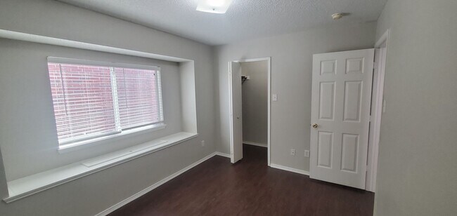 Building Photo - 4 Bed/2 Bath Home in Prime Rockwall Area w/ Fresh Paint & New Floors