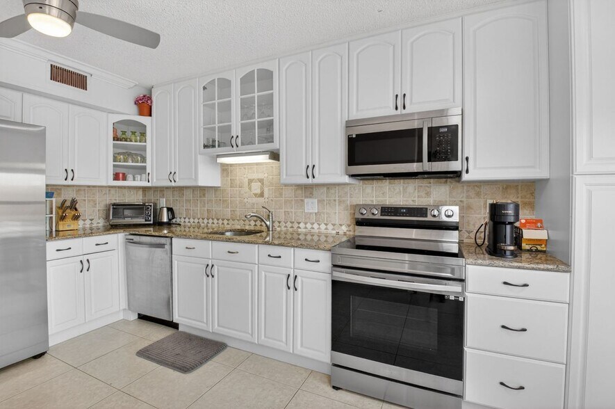 Building Photo - 7129 Promenade Dr