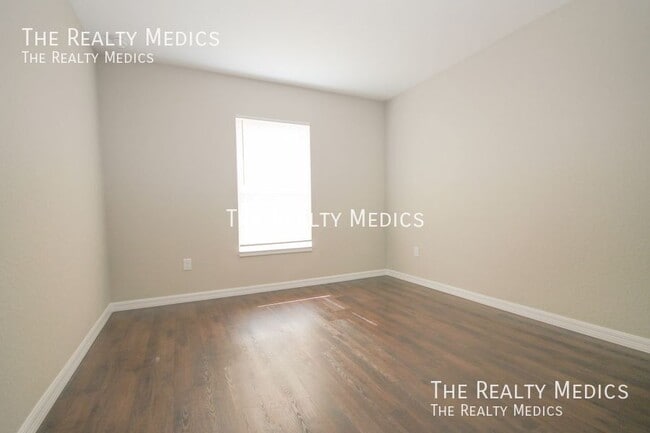 Building Photo - 14 Juniper Way Ln