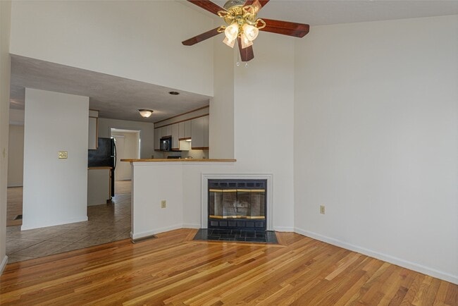 Building Photo - 13 Iris Way