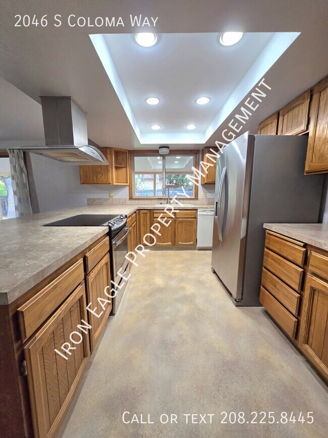 Building Photo - 2046 S Coloma Wy