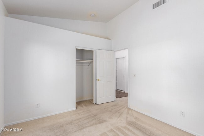 Building Photo - 8845 E Rainier Dr