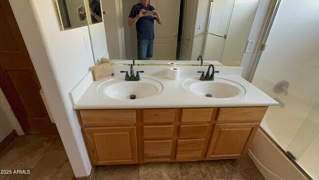 Building Photo - 11448 E Petra Ave