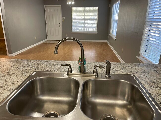 Building Photo - 2719 W Tharpe St