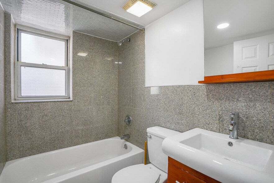 Building Photo - 245 4th St