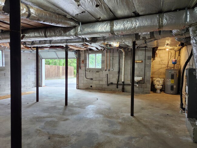 Building Photo - 1219 John Ross Rd