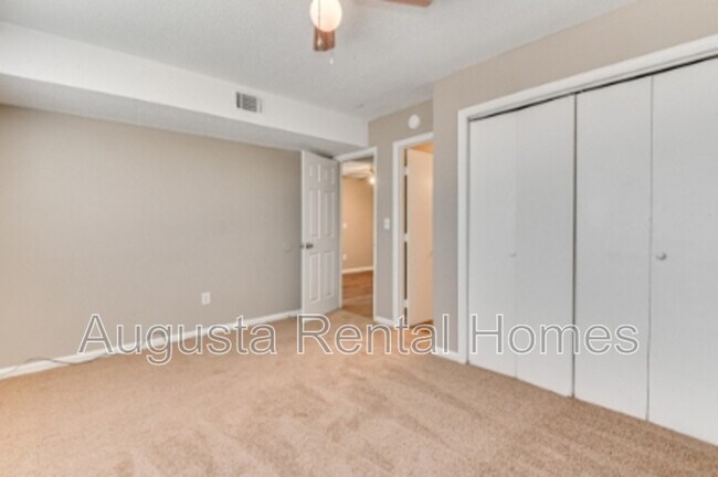 Building Photo - 2822 Thomas Ln