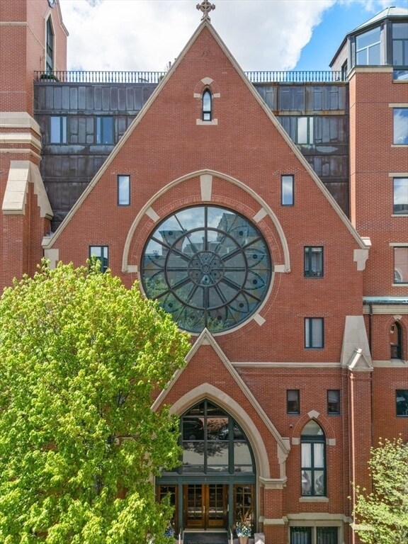 Building Photo - 2 Clarendon St