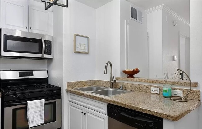 Building Photo - Comfortable Living in This Beautiful 1BR