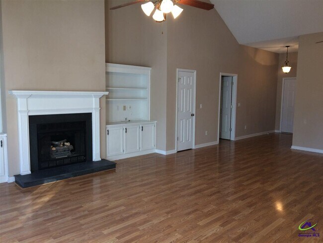 Building Photo - 138 Salem Dr