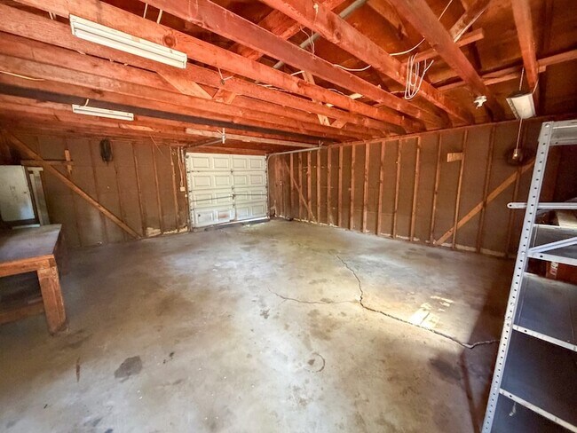Building Photo - 111 Rocky Creek Dr