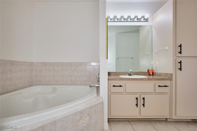 Building Photo - 132 SE 19th Terrace