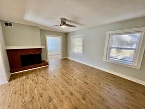 Building Photo - 1019 W 38th St