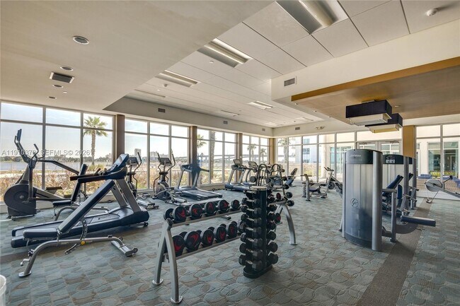 Building Photo - 231 Riverside Dr