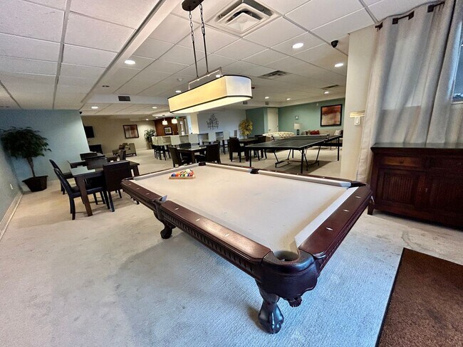 Building Photo - Beautiful 1-Bedroom Condo at Mountain Shadow Condominiums