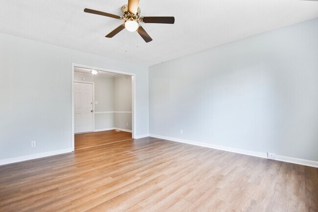 Building Photo - Pet Friendly Three Bedroom!