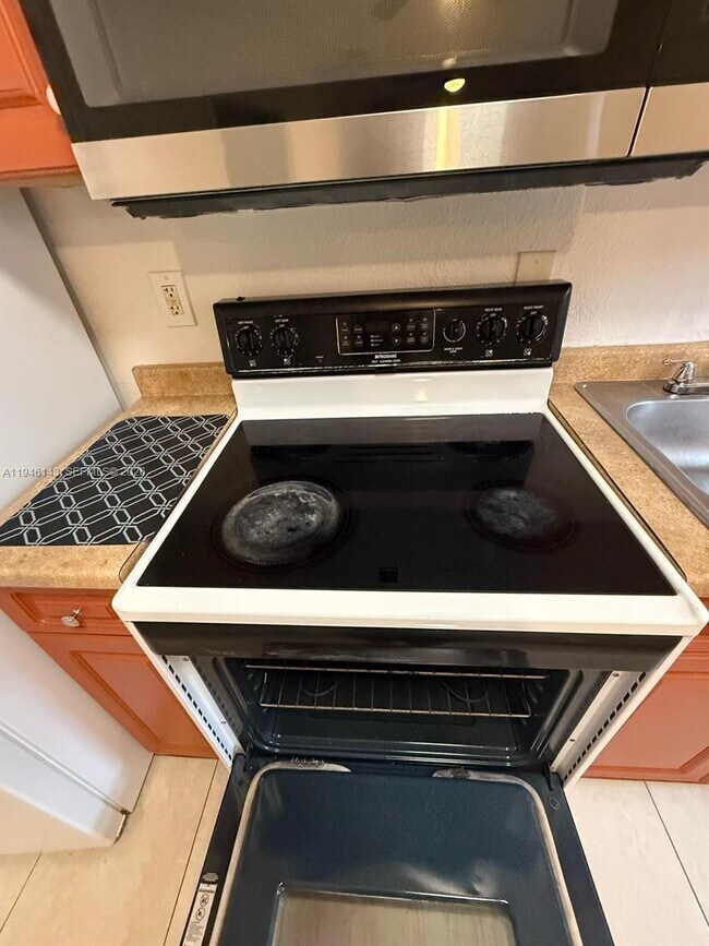 Building Photo - 2099 NW 26th Ave