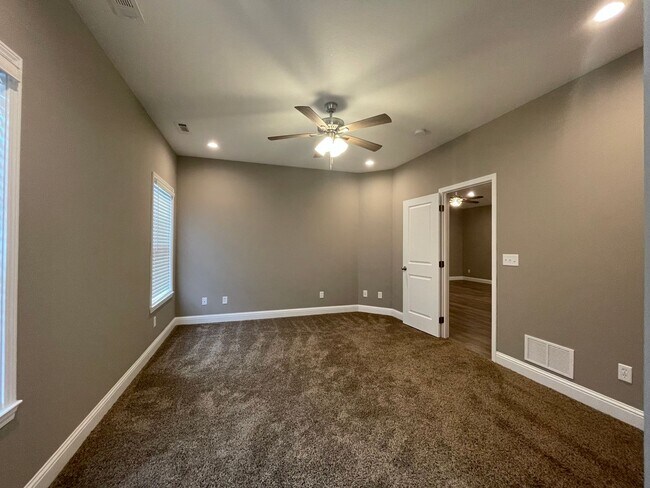 Building Photo - Condo available for lease on Deerfield Ridge - 2 bedroom, 2 bath