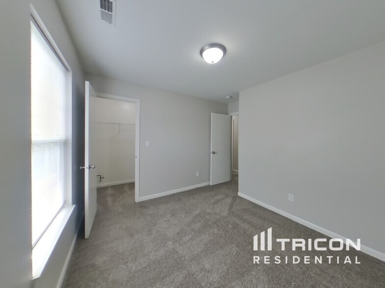Building Photo - 6001 Liverpool Ln