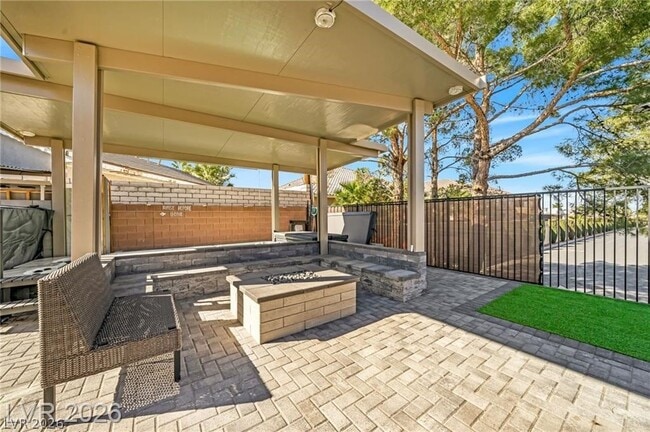 Building Photo - 2706 Song Pt Ave