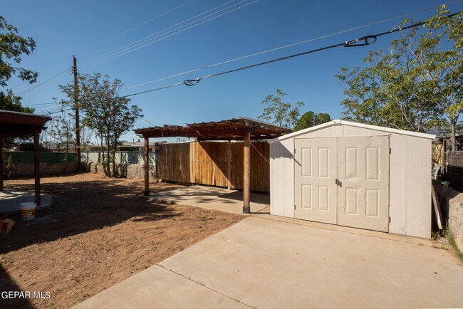 Building Photo - 9309 Montgomery Dr