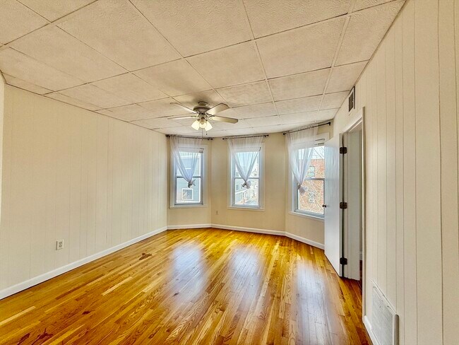 Building Photo - 724 Cambridge St