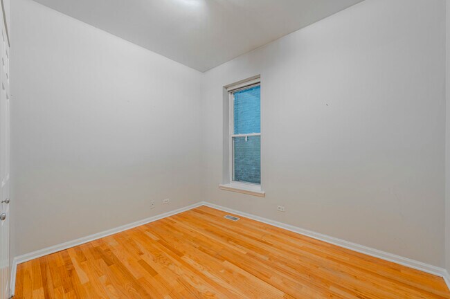 Building Photo - 1017 W Dakin St