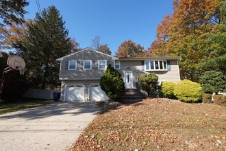 Building Photo - 1355 Axel Ave