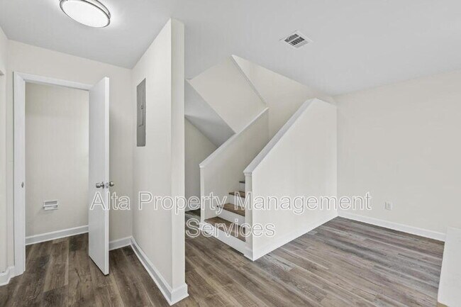 Building Photo - 1848 Willowood Dr