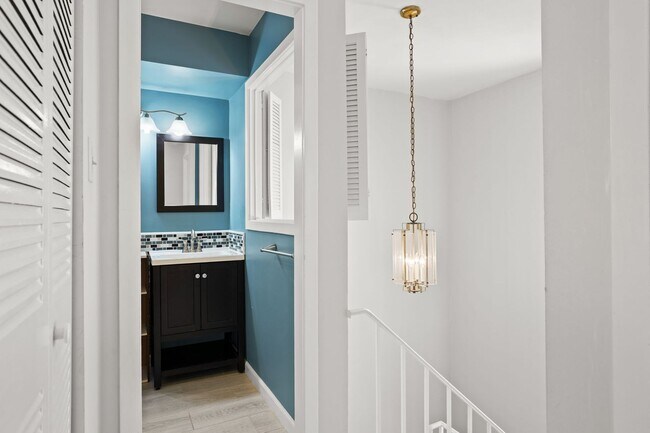Building Photo - Modern Comfort in Sought-After Gaithersburg